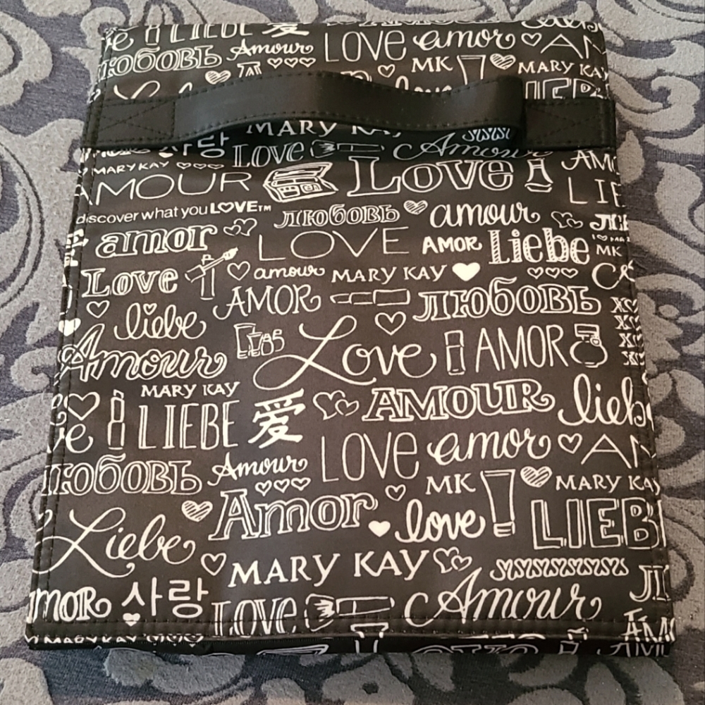Brand New Mary Kay hanging Makeup Travel bag